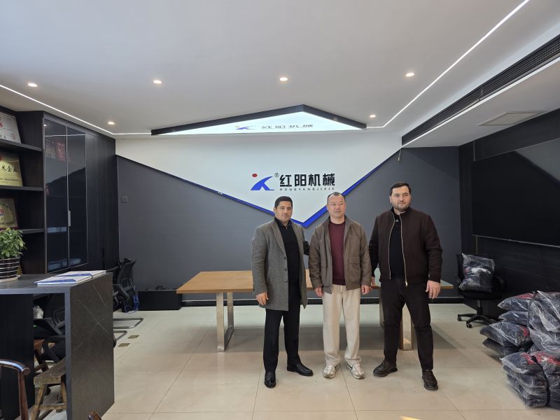 中亞國(guó)家客商來我司驗(yàn)貨及溝通新設(shè)備采購事宜